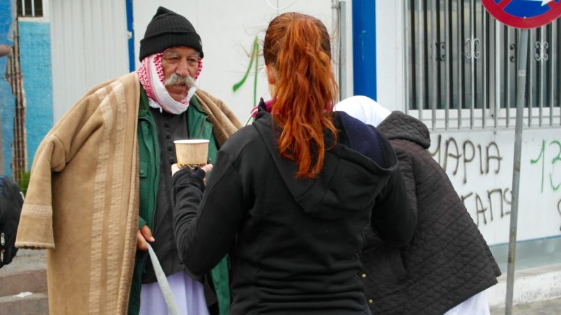 Port of Lesbos, volunteer handing out hot beverages