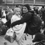 Am Hafen von Lesbos, Mutter mit ihrem Kind