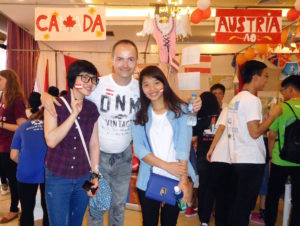 With "Austria - Stickers", young Vietnamese declare themselves as "Fans of Austria"