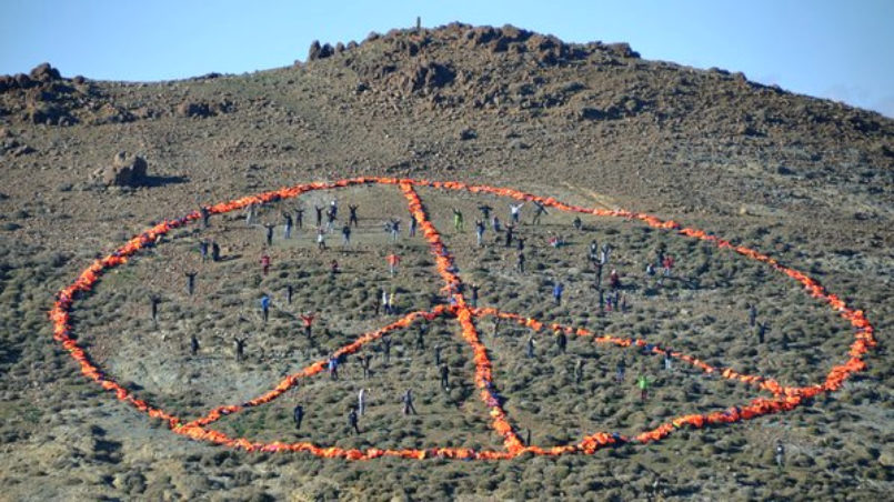 Peace-symbol, Lifejacket Graveyard