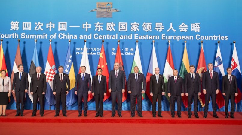 Szucsou, 2015. november 24. A Miniszterelnöki Sajtóiroda által közreadott képen Orbán Viktor miniszterelnök (j5) Kína és a kelet-közép-európai országok (KKE) állami vezetőinek csúcstalálkozóján a dél-kínai Szucsouban 2015. november 24-én. MTI Fotó: Miniszterelnöki Sajtóiroda/Szecsődi Balázs
