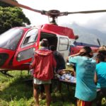 Erdbebenopfer die per Hubschrauber gerettet wurden