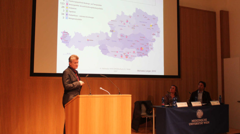 Prof. Karwautz erläutert die Behandlungsmöglichkeiten in Österreich