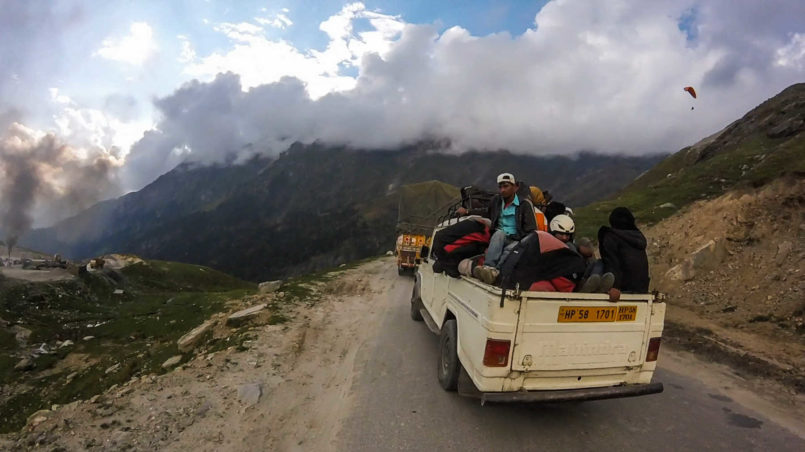 On the road towards Rohtang pass