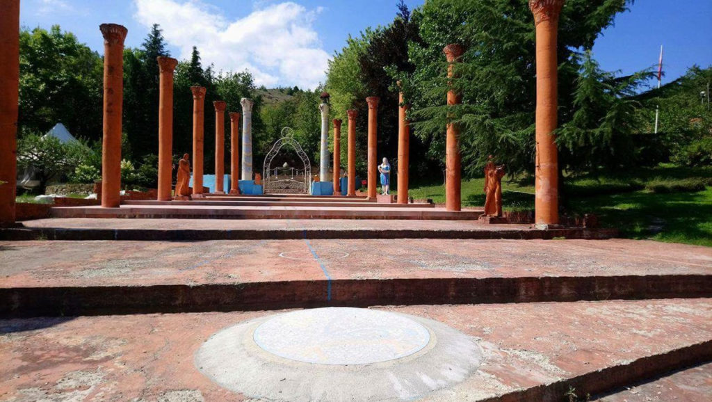 A Journey to the Centre of the Temple of Humankind - Idealism Prevails