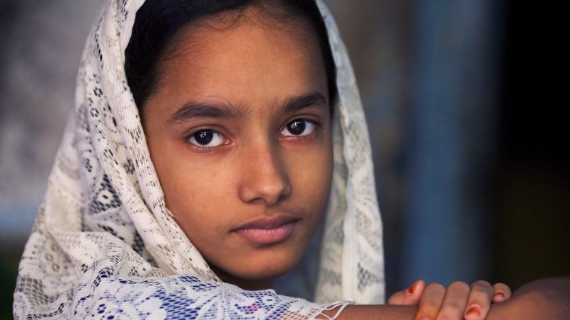 Junges Mädchen mit Kopftuch, Varanasi Benares India