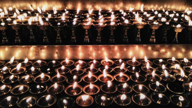 01_Kerzen im Tempel