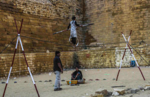 Child street perfomer-