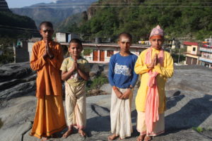 Namaste_Hindu_monks