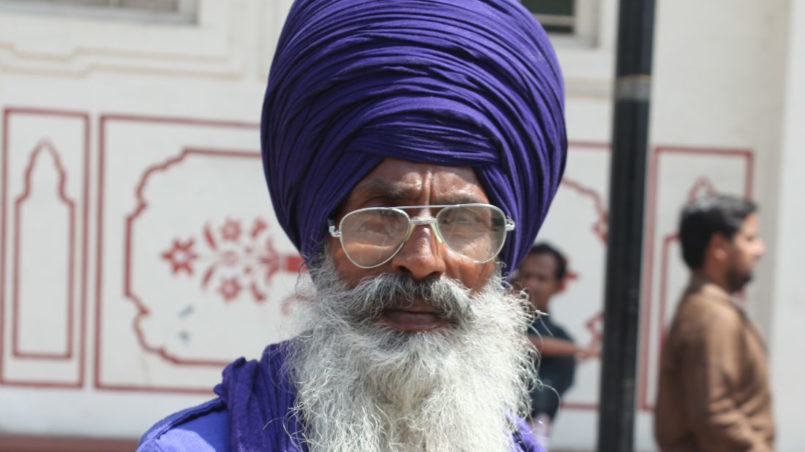 Sikh_devotee_2
