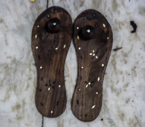 Wooden_shoes_in_front_of_temple